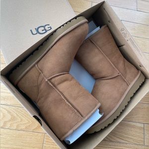 UGG BOOTS - CLASSIC SHORT CHESTNUT SIZE 10